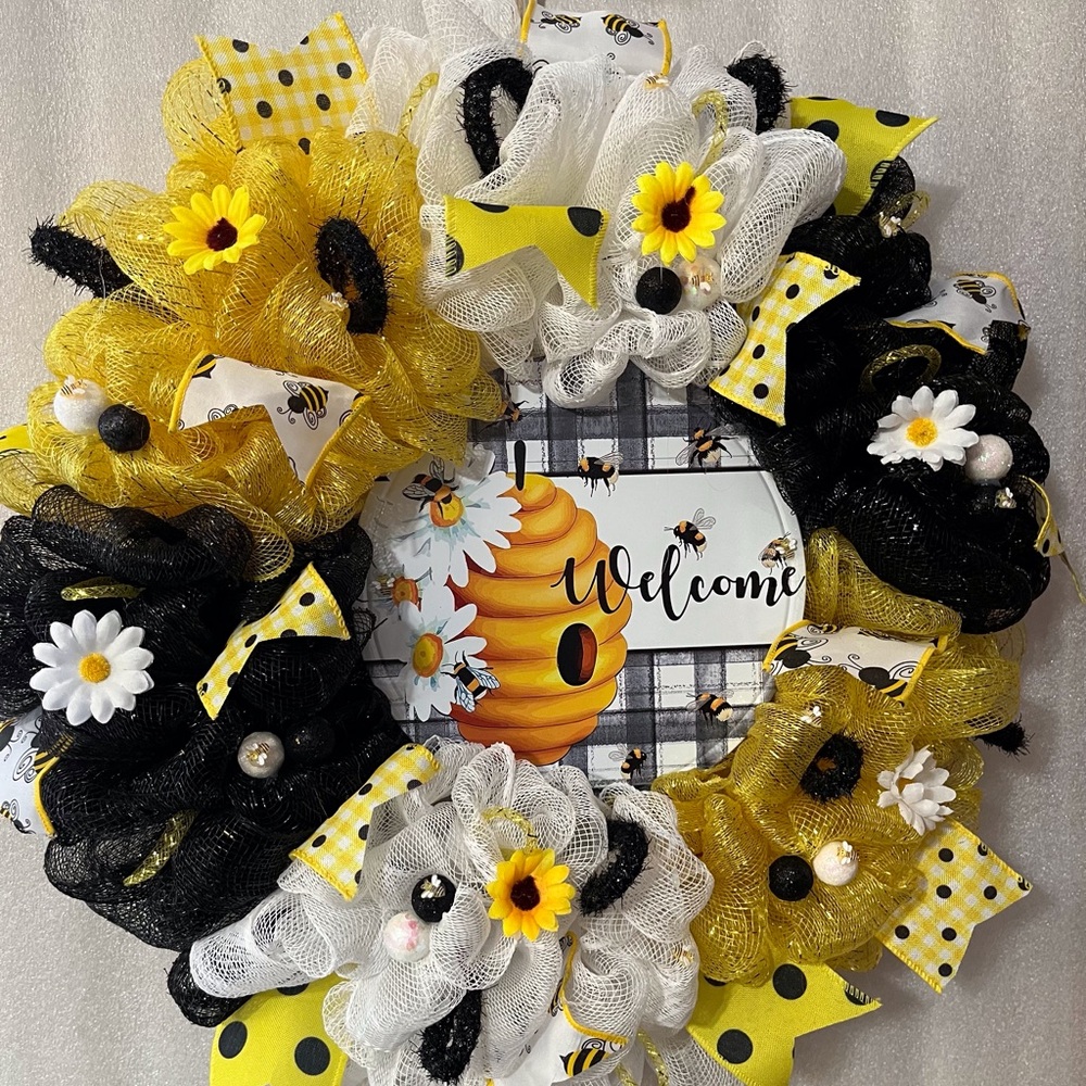 Bee-Themed Welcome Wreath